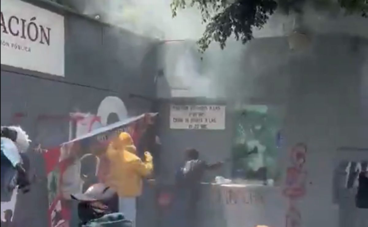CNTE vandaliza la SEP; maestros dieron portazo